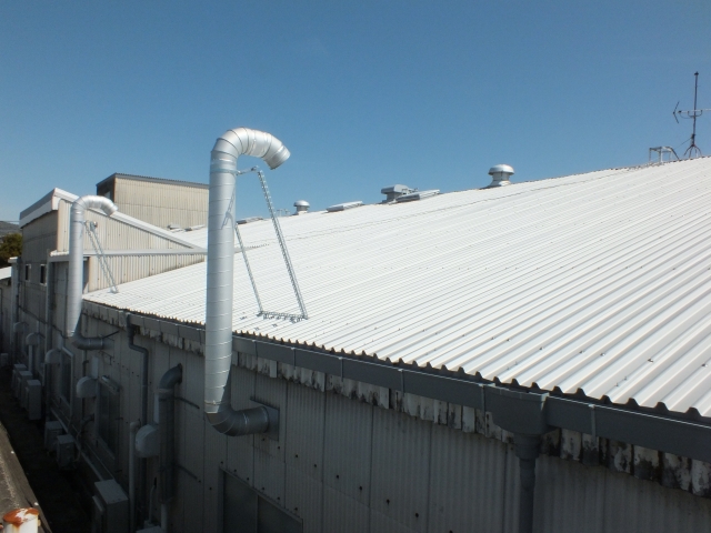 工場屋根の遮熱で熱中症対策を